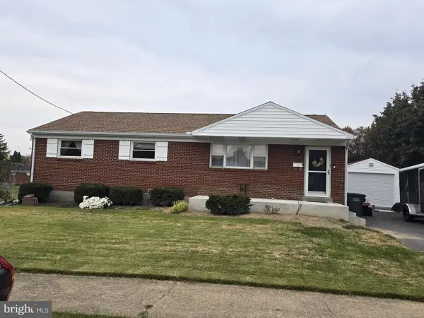 37 Palmer Dr, CAMP HILL, PA 17011