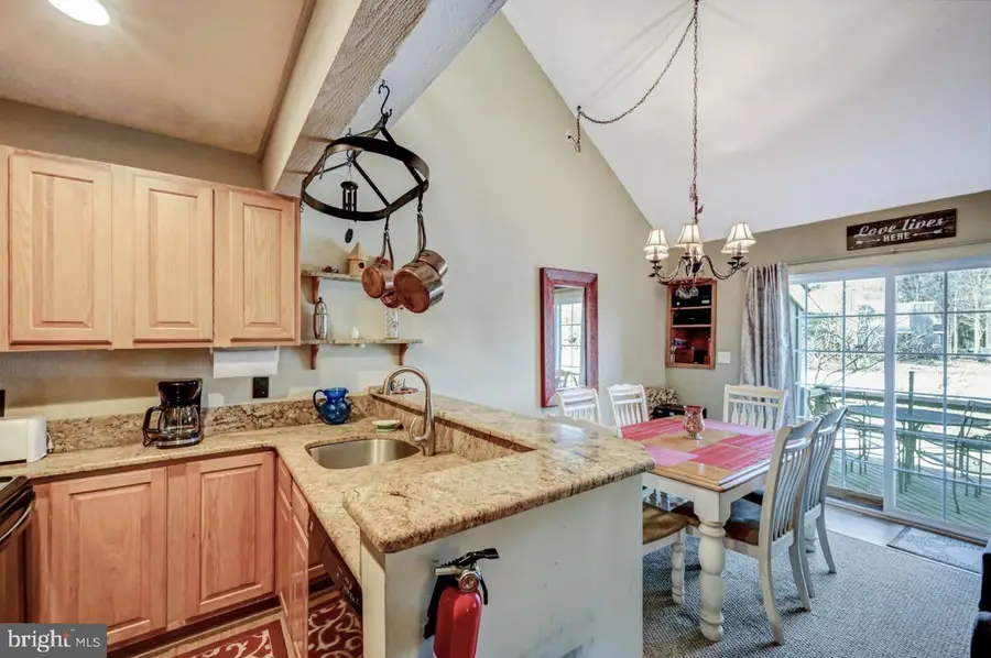 390 Snow Ridge Cir, Lake Harmony, PA 18624 - Image #2