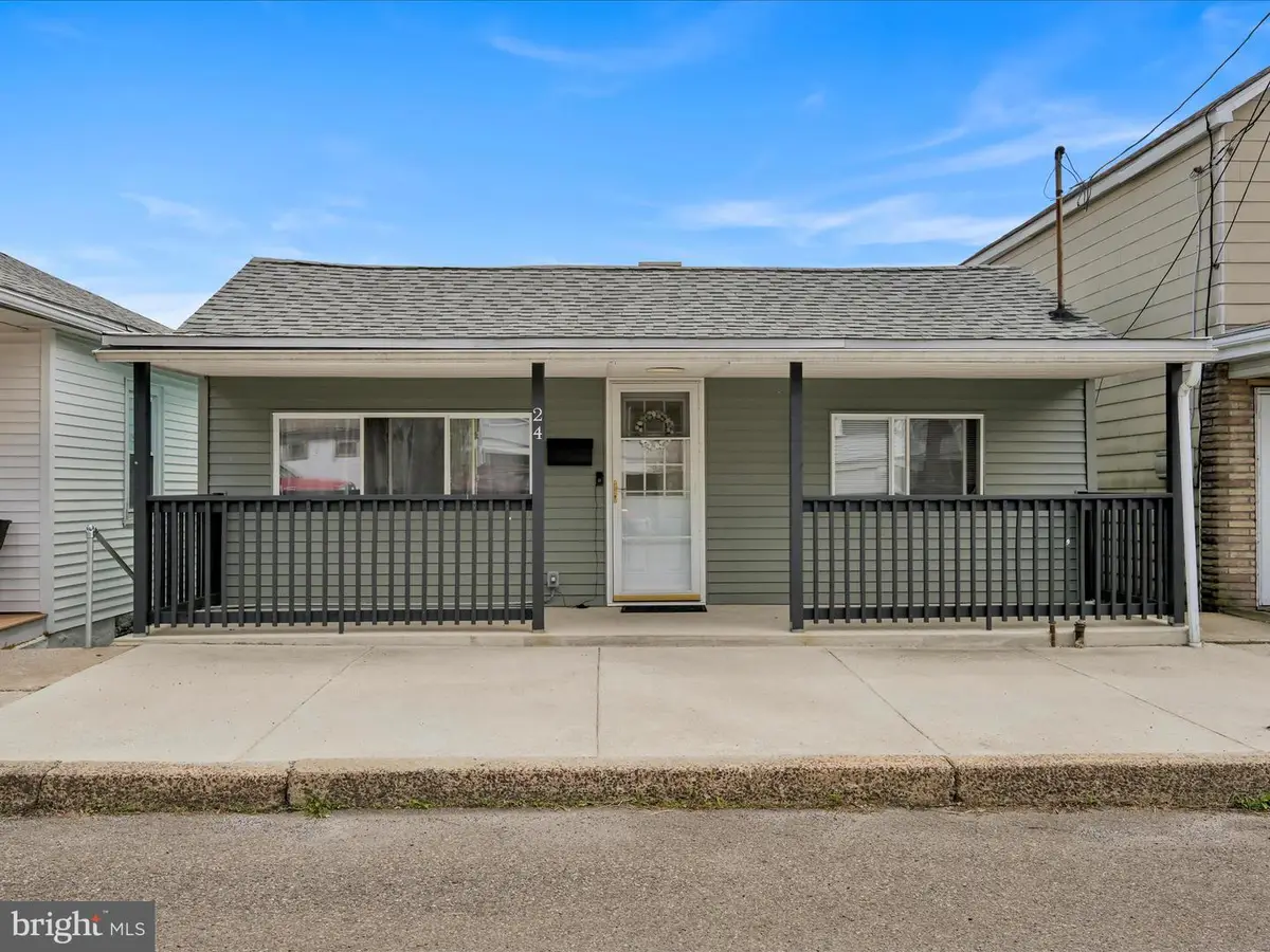 24 W Garibaldi Ave, Nesquehoning, PA 18240 - Image #1