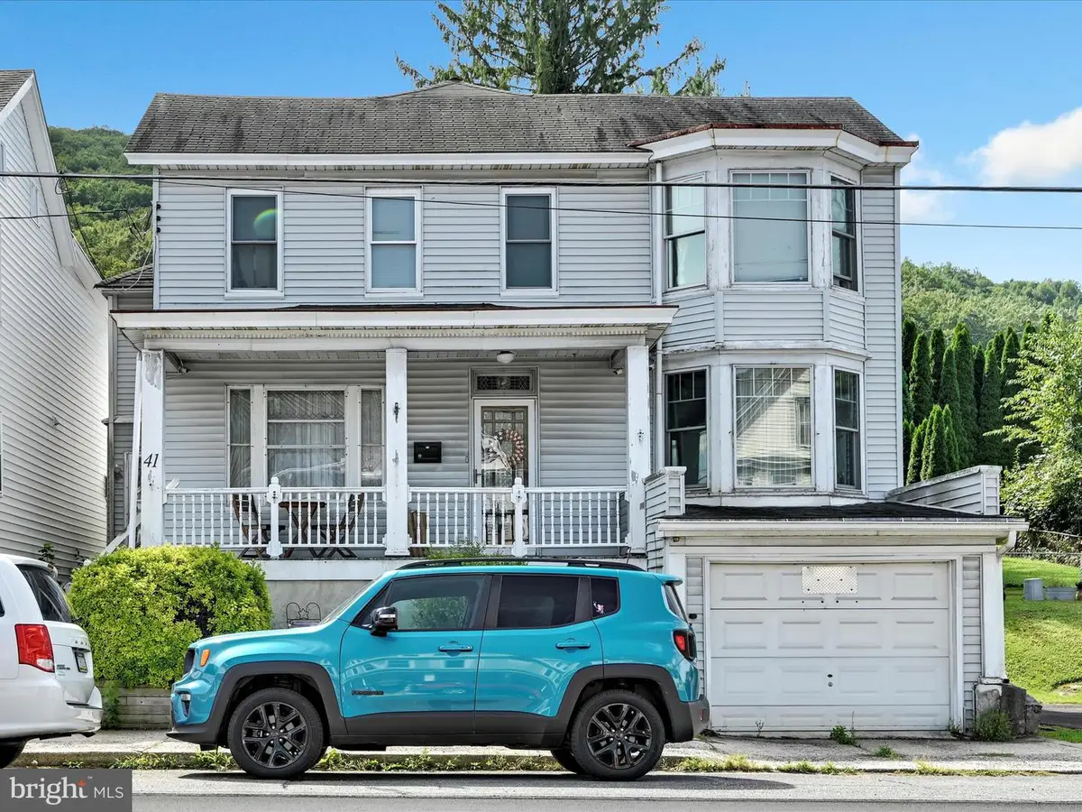 41 E Catawissa St, Nesquehoning, PA 18240 - Image #1