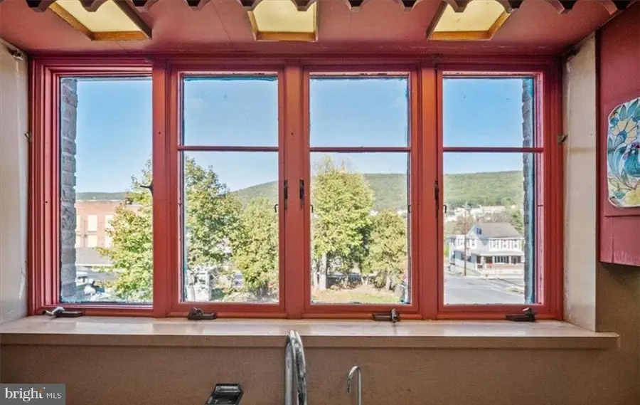 2 W Catawissa St, Nesquehoning, PA 18240 - Image #3