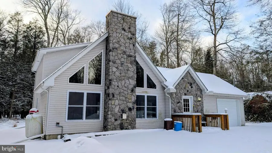 31 Rodda Rd, Lake Harmony, PA 18624 - Image #2