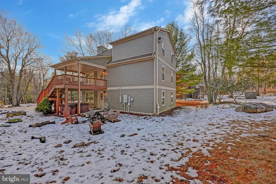 136 Pineknoll Dr, Lake Harmony, PA 18624 - Image #2