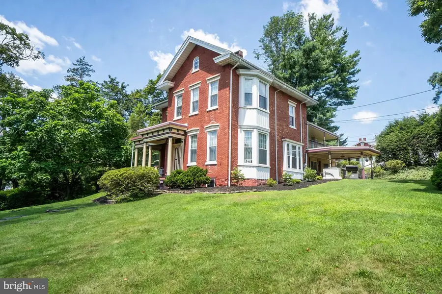 11 E Front St, Jim Thorpe, PA 18229 - #2