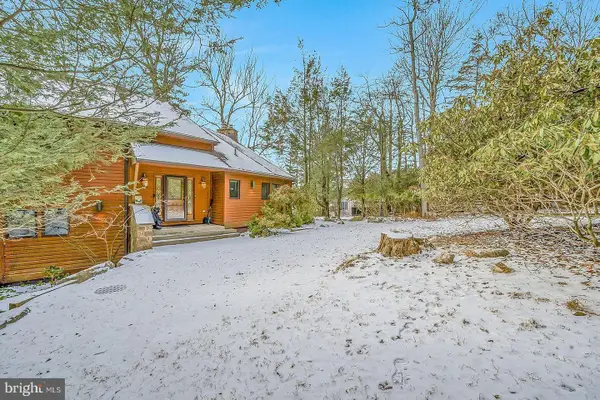 487 N Lake Dr, LAKE HARMONY, PA 18624