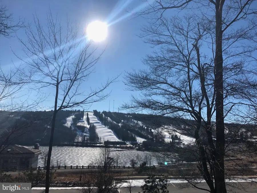 64 Longview Dr, Lake Harmony, PA 18624 - Image #2