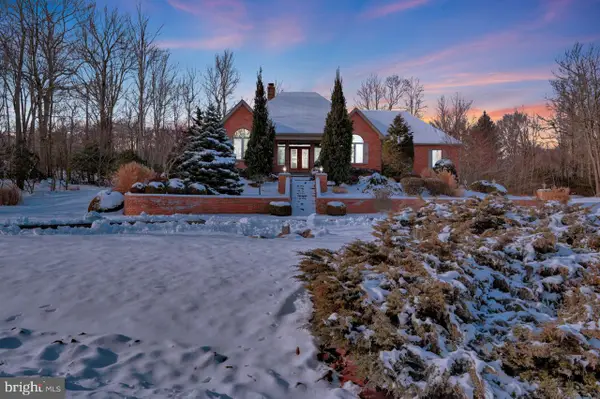 235 Wolf Hollow Rd, LAKE HARMONY, PA 18624