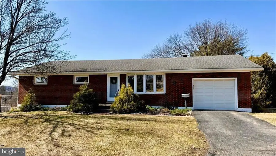 106 N 12th St, Lehighton, PA 18235 - #2