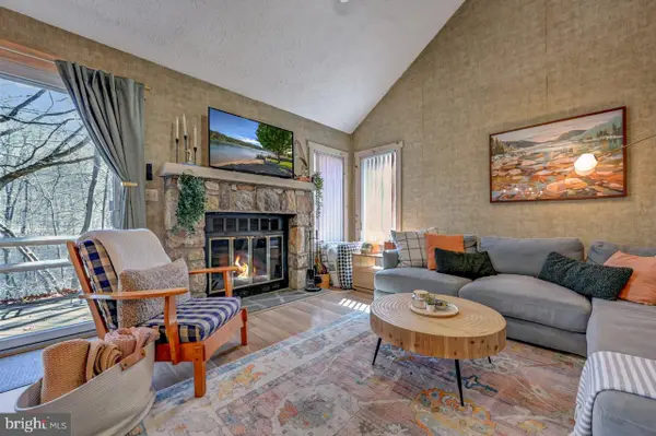 65 Snow Shoe, LAKE HARMONY, PA 18624