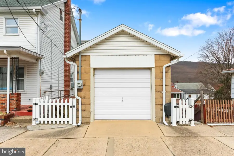 125 E Catawissa St, Nesquehoning, PA 18240 - #3