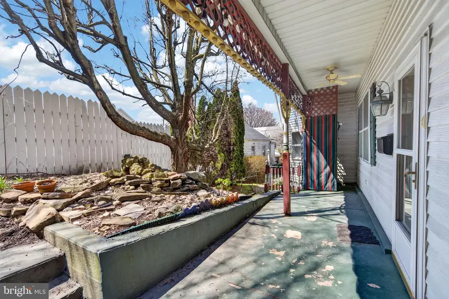 228 W Abbott St, Lansford, PA 18232 - #3