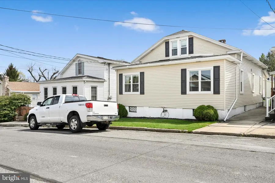 137 E Walter St, Summit Hill, PA 18250 - #2