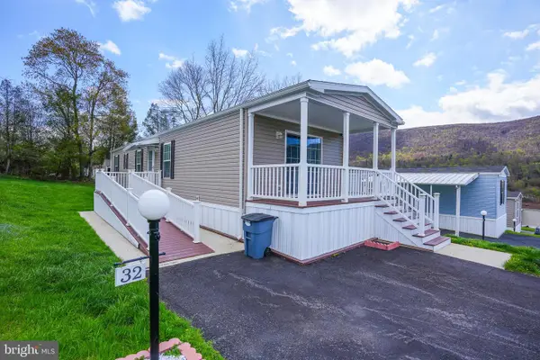 32 Hillside Pl, KUNKLETOWN, PA 18058