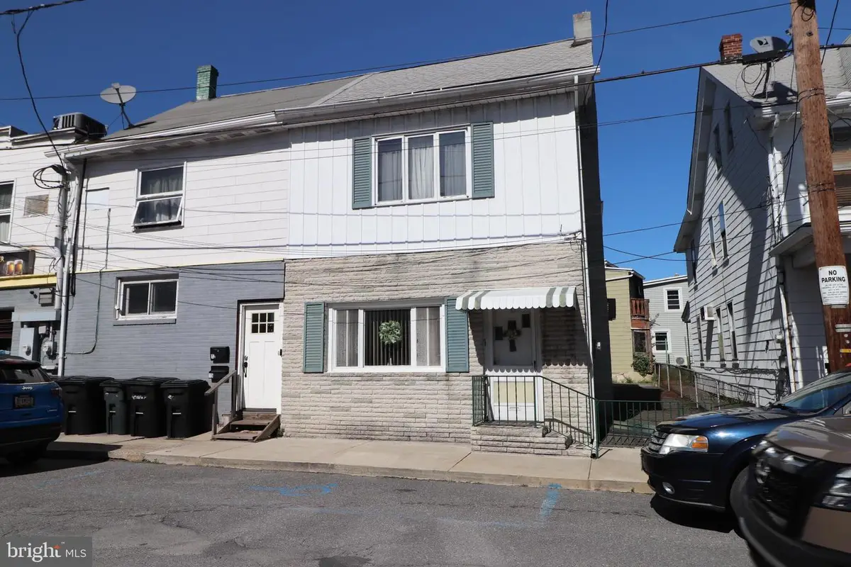 17 Center St, Lansford, PA 18232 - #1