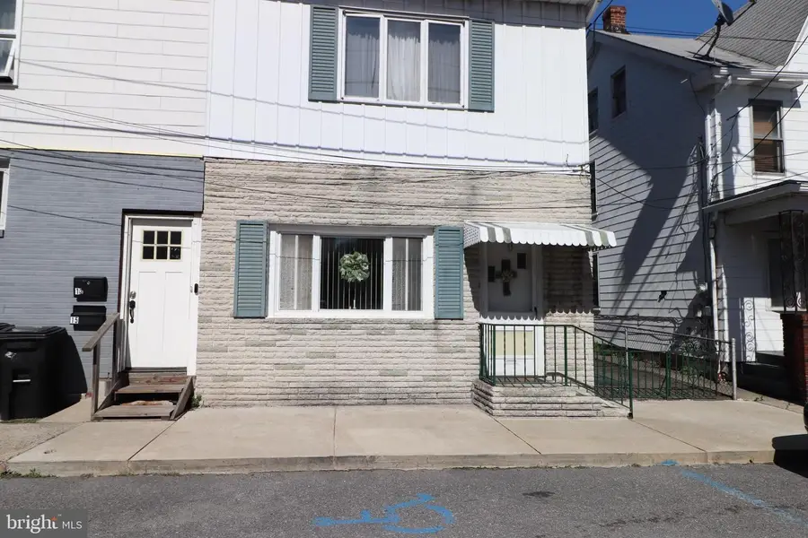 17 Center St, Lansford, PA 18232 - #2