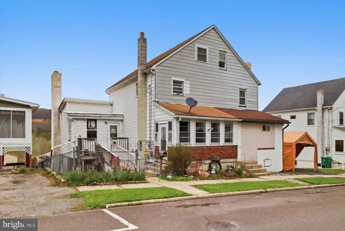 831- 833 E Ridge St, Lansford, PA 18232 - #1