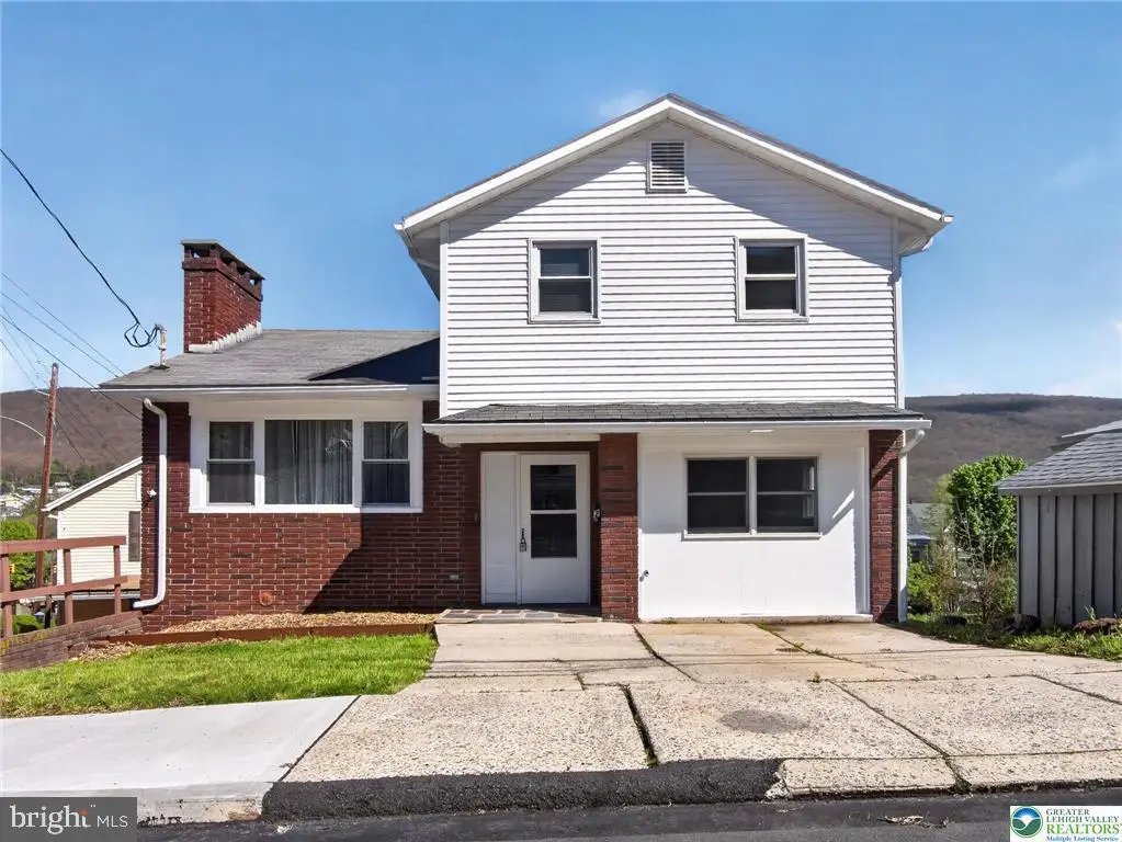 2 E Center St, Nesquehoning, PA 18240 - #1
