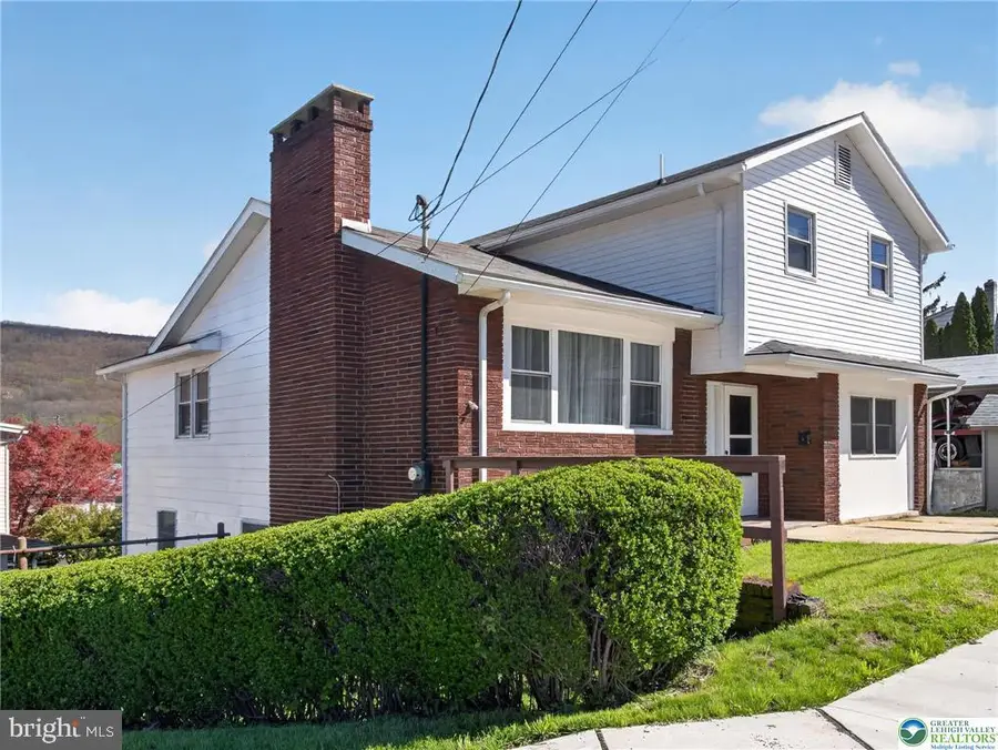 2 E Center St, Nesquehoning, PA 18240 - #3