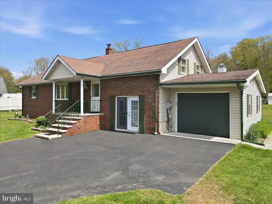 1045 Forest St, Lehighton, PA 18235 - #2