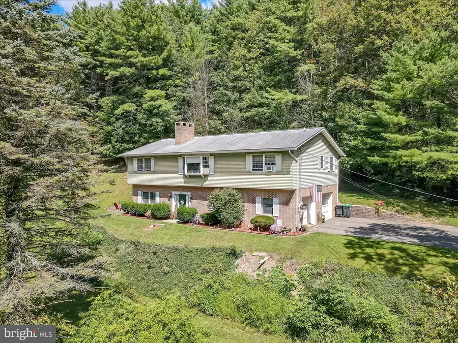 141 Church Hill Rd, Lehighton, PA 18235 - #2