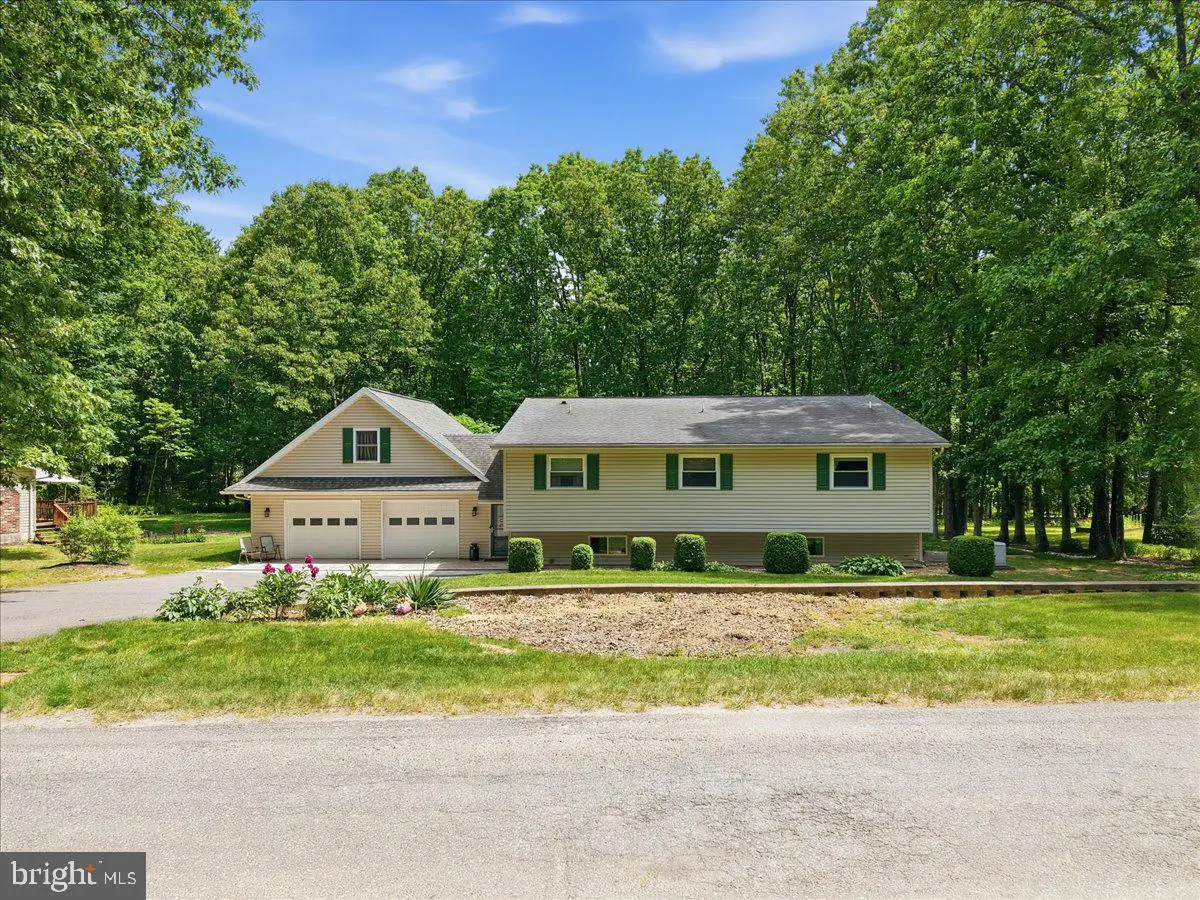209 E Manor Ln, Lehighton, PA 18235 - #1