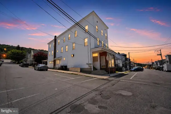 200-202 W Bertsch St, LANSFORD, PA 18232