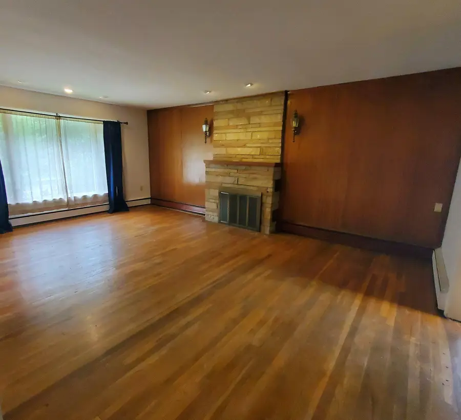 9 E North St, Summit Hill, PA 18250 - #2