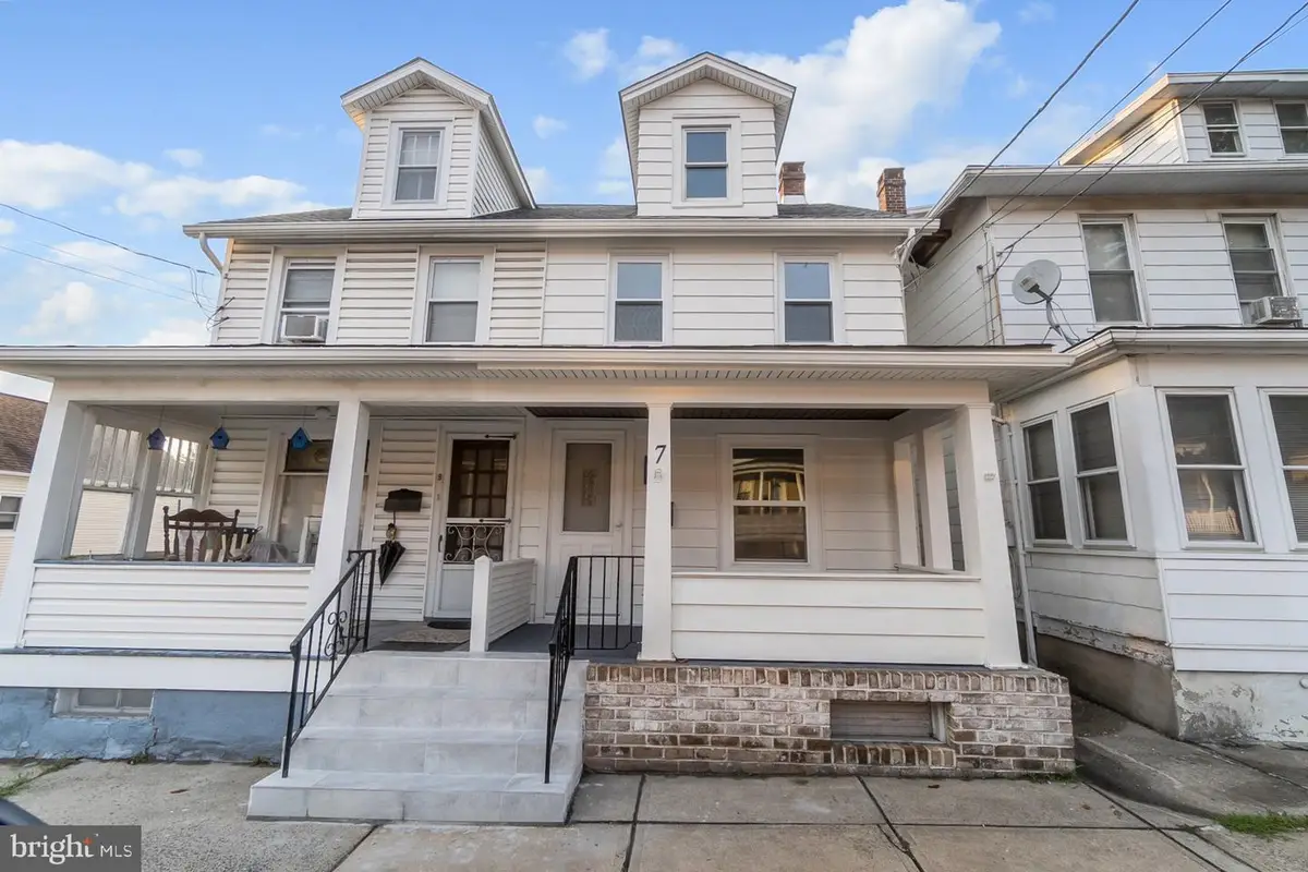 7 W Abbott St, Lansford, PA 18232 - #1