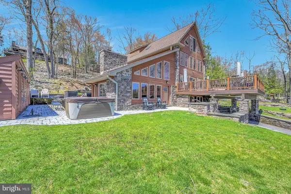71 Lake Dr, LAKE HARMONY, PA 18624