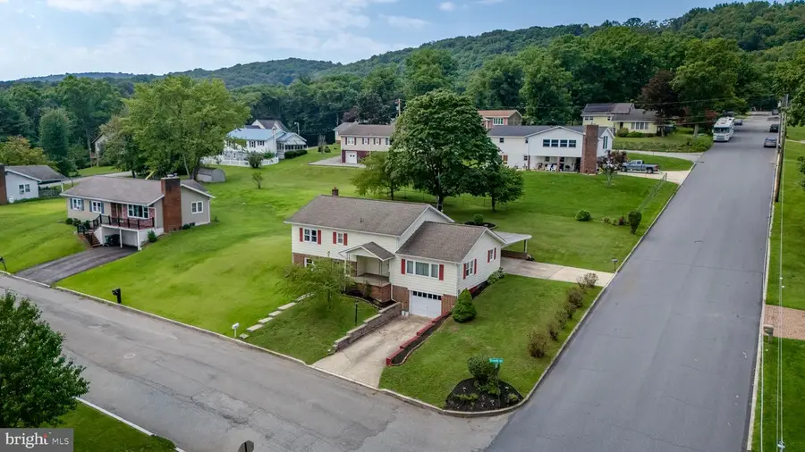 14 Brook Dr, Lehighton, PA 18235 - #3