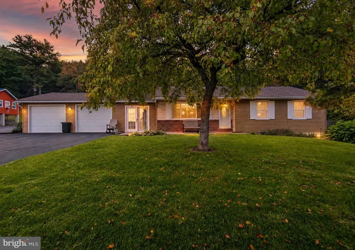 416 Briar St, Palmerton, PA 18071 - #1