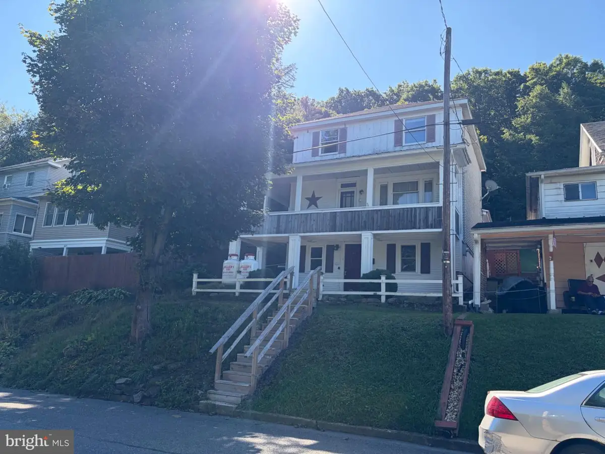 421 E Railroad St, Nesquehoning, PA 18240 - #1