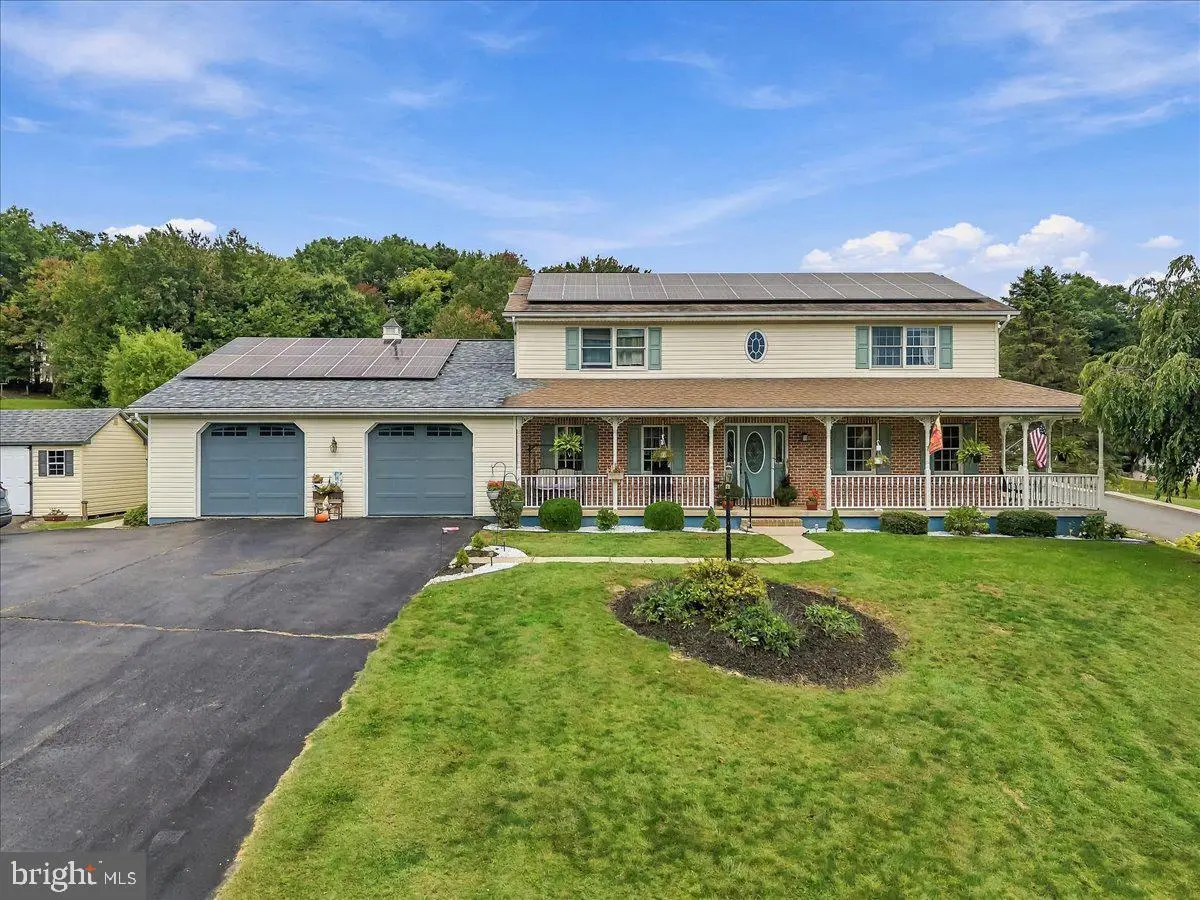 322 W 10th St, Jim Thorpe, PA 18229 - #1