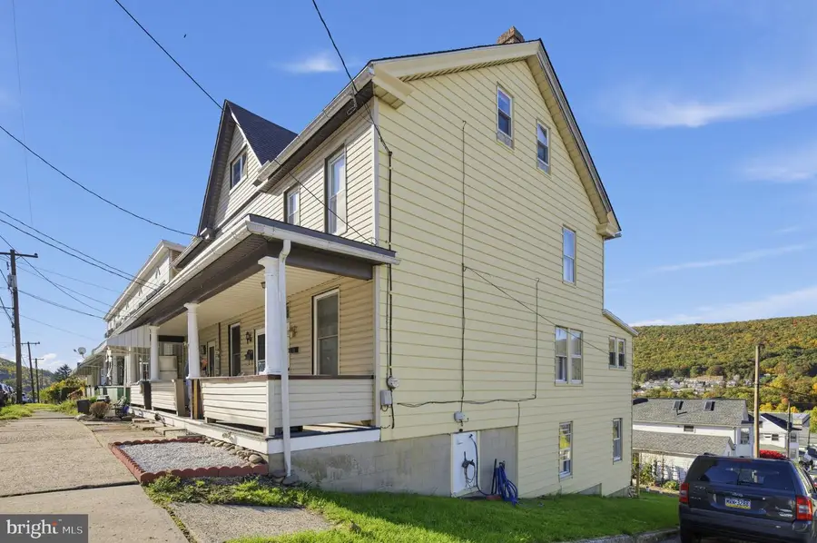 72 E Railroad St, Nesquehoning, PA 18240 - #2