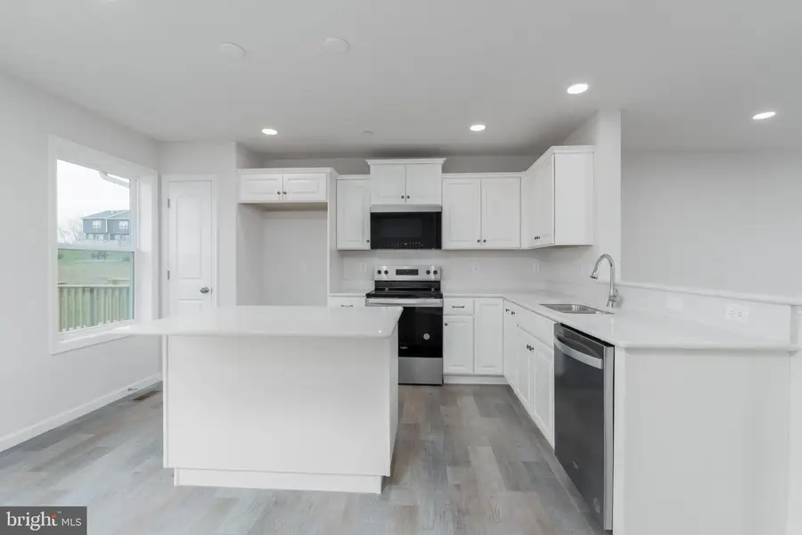 172 Highpoint Park Dr, Pleasant Gap, PA 16823 - Image #3