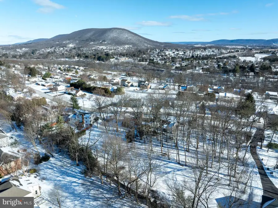 933 Oak Ridge Ave, State College, PA 16801 - Image #2