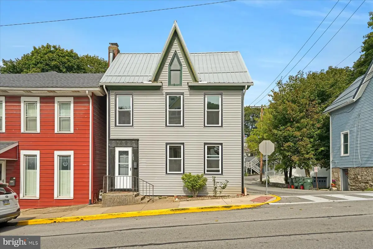 237 E Bishop St, Bellefonte, PA 16823 - Image #1