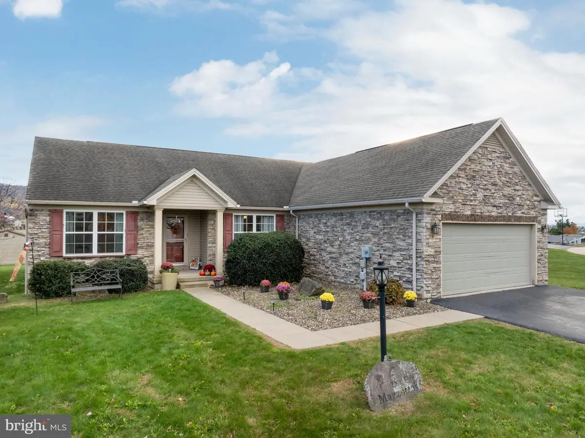 245 Archers Glen Cir, Bellefonte, PA 16823 - Image #1