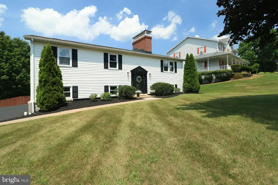 1432 Willowbrook Dr, Boalsburg, PA 16827 - #2