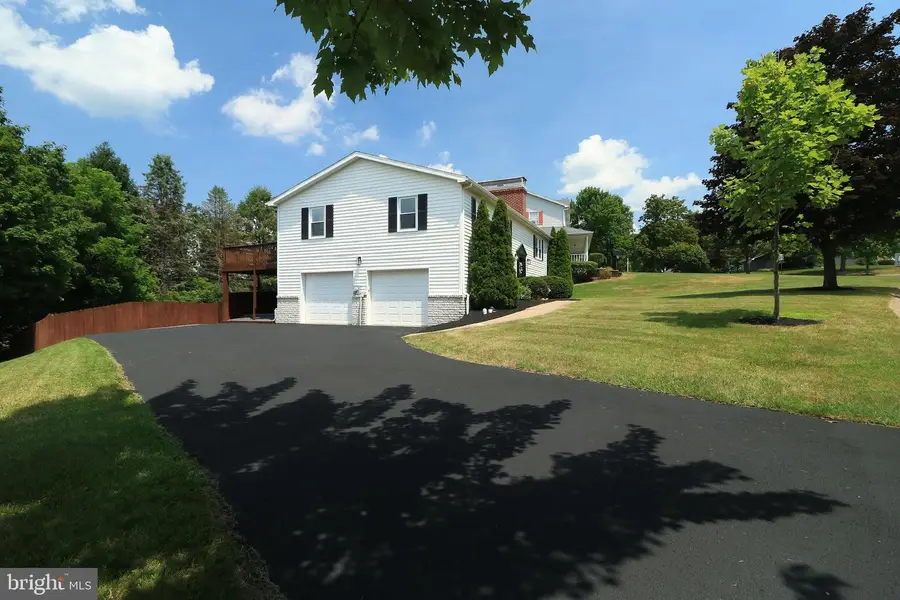 1432 Willowbrook Dr, Boalsburg, PA 16827 - #3