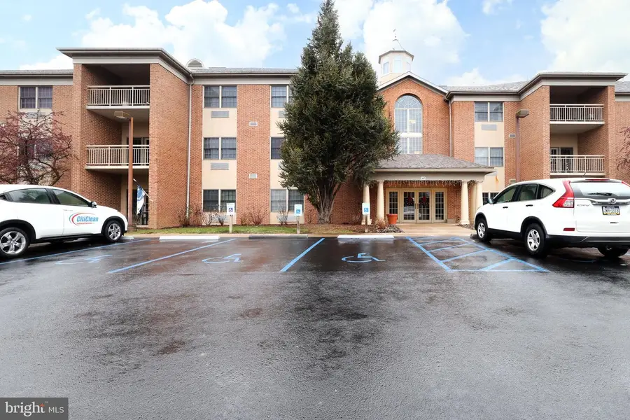 305 Village Heights Dr #124, State College, PA 16801 - Image #2