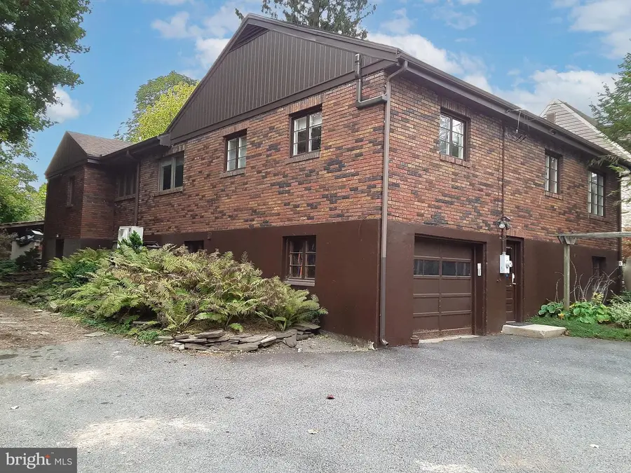 612 Holly Ct, State College, PA 16801 - Image #2