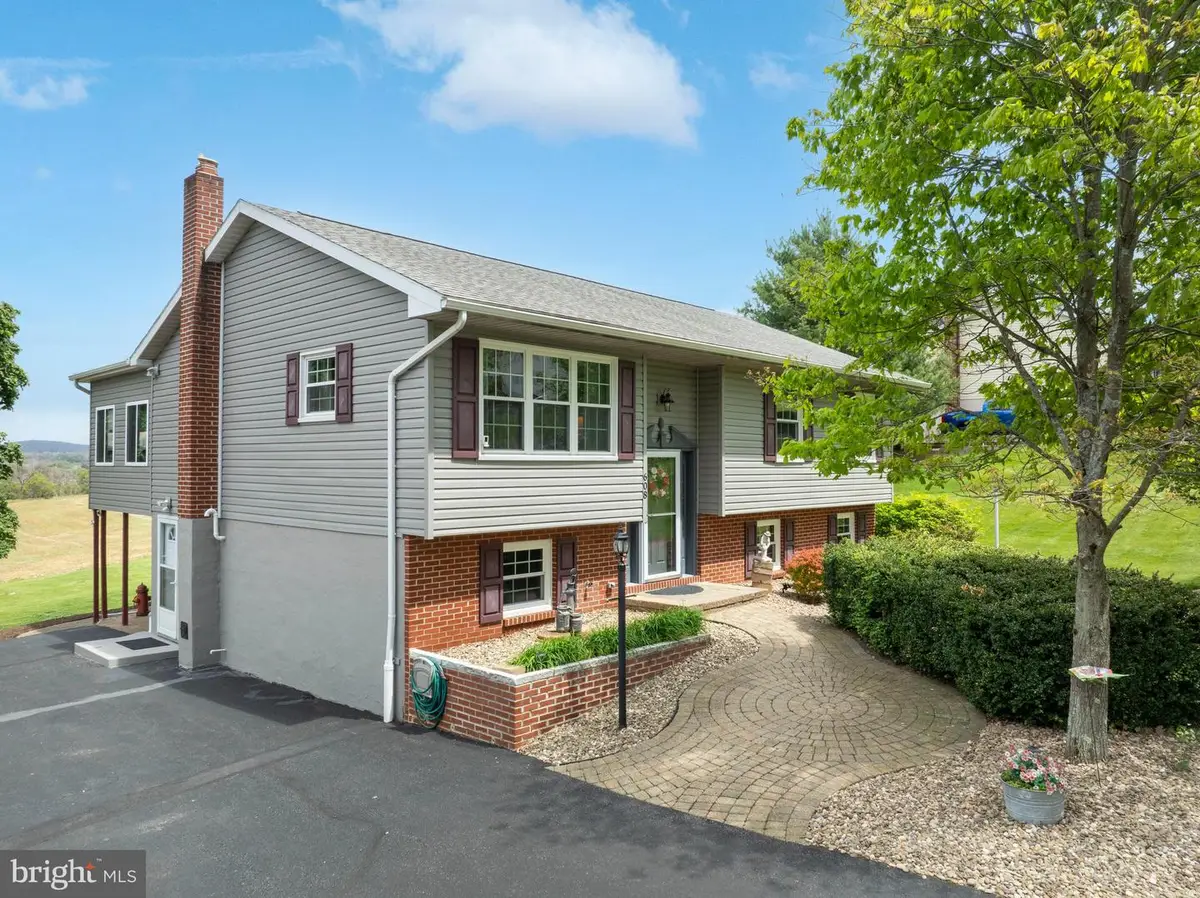 608 Blanchard St, Bellefonte, PA 16823 - #1