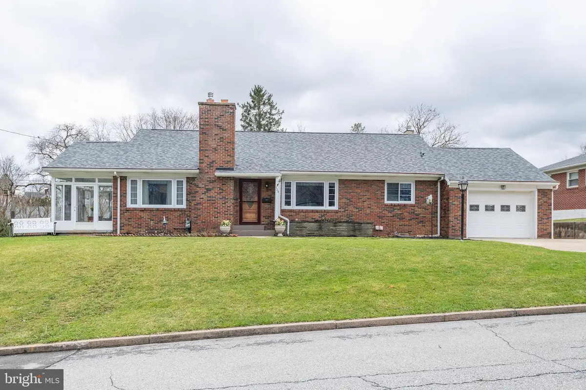 724 E Curtin St, Bellefonte, PA 16823 - #1