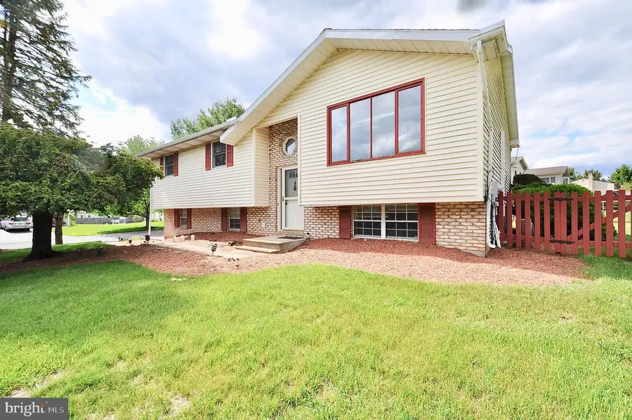 109 Berwick Dr, Boalsburg, PA 16827 - #2