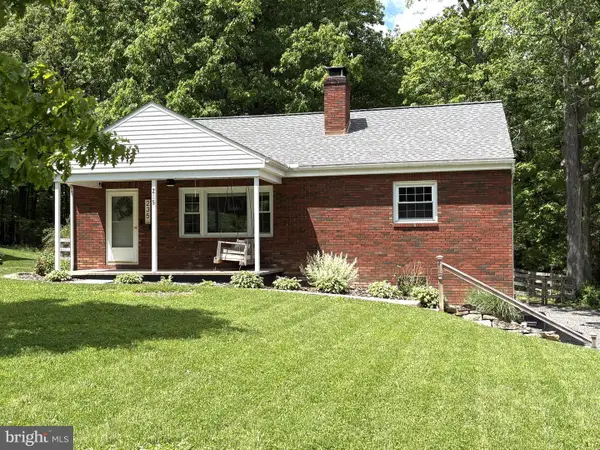 235 Deepwood Dr, PINE GROVE MILLS, PA 16868