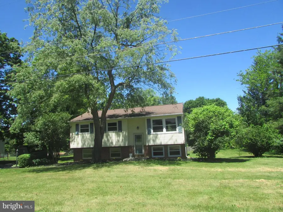 404 Beaverbrook Dr, Pennsylvania Furnace, PA 16865 - #2