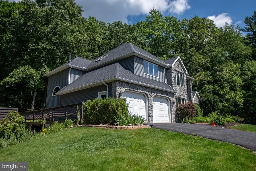 405 Houtz Ln, Port Matilda, PA 16870 - #2