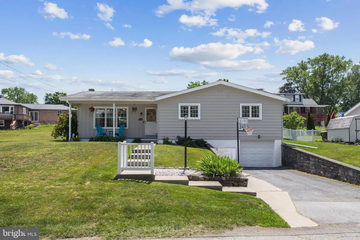 1042 Woodland Dr, Bellefonte, PA 16823 - #1