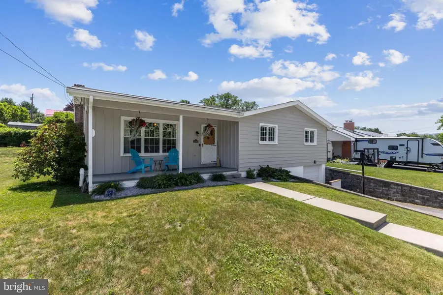 1042 Woodland Dr, Bellefonte, PA 16823 - #2